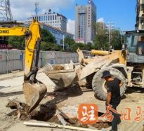 肏我视频在线高温下的坚守｜道路建设者用汗水铺就畅通路